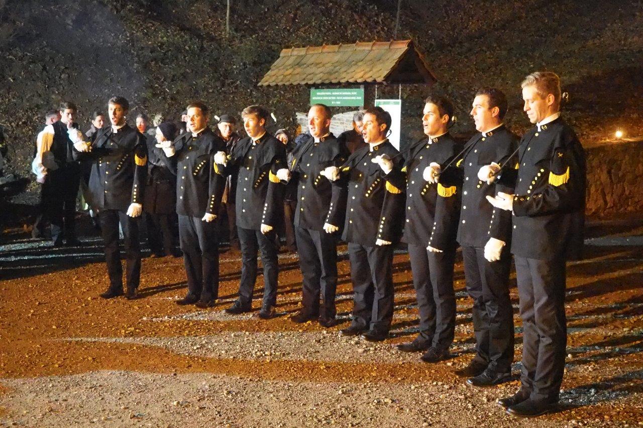 Bergmani izvode pjesmu Kalabucija